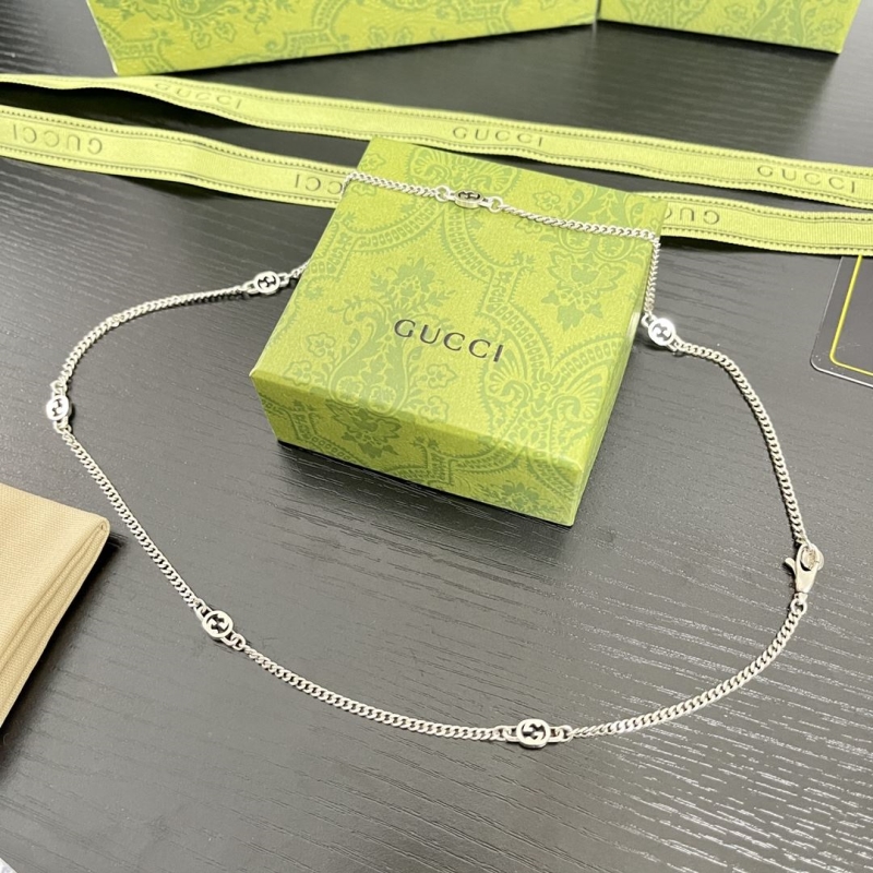 G*u*i necklaces
